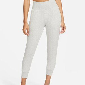 NWT NIKE Light Gray Heather Fleece Yoga Flow Hyper 7/8 Pants in Women's X-Large